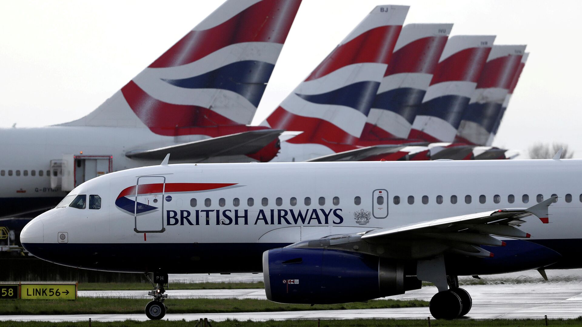 Самолеты авиакомпании British Airways в лондонском аэропорту Хитроу - РИА Новости, 1920, 21.12.2020