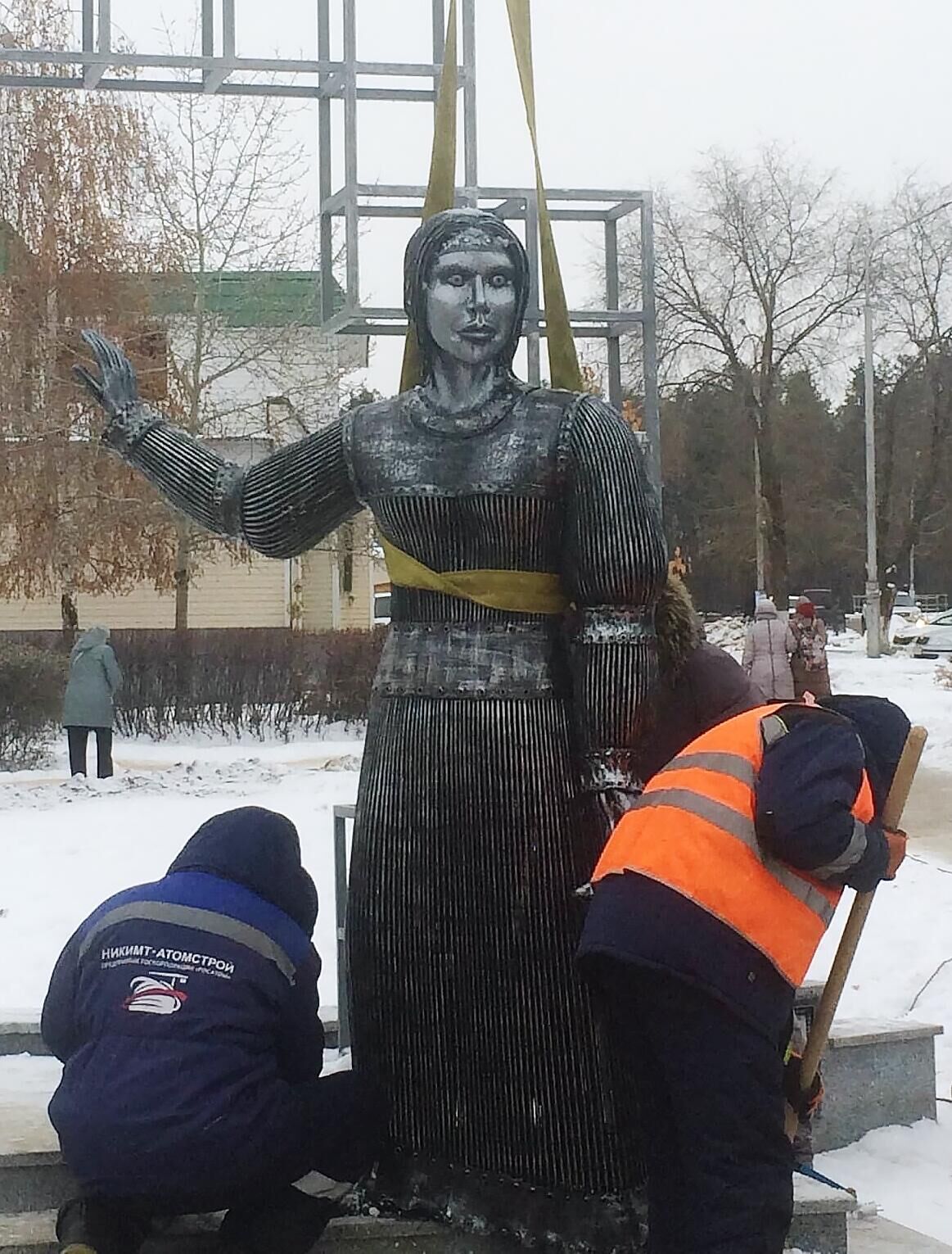 Демонтаж памятника Аленке в Нововоронеже - РИА Новости, 1920, 15.04.2021