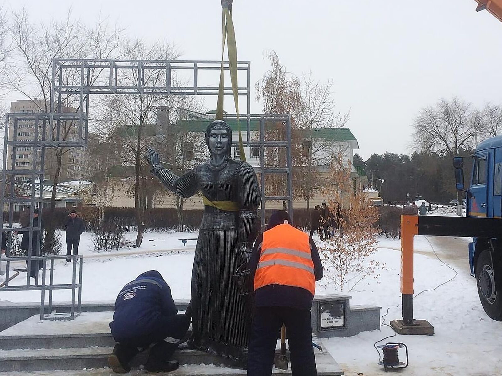 Скульптура аленка в воронеже фото