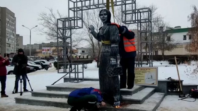 Демонтаж памятника Аленке в Нововоронеже