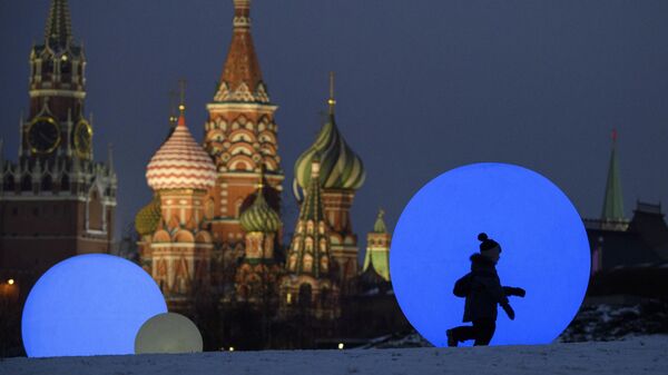 Новогодняя инсталляция в парке Зарядье в Москве