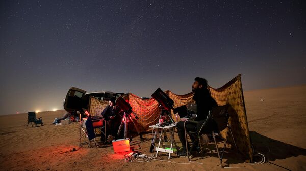 Кувейтские астрофотографы следят за встречей Юпитера и Сатурна в районе аль-Салми