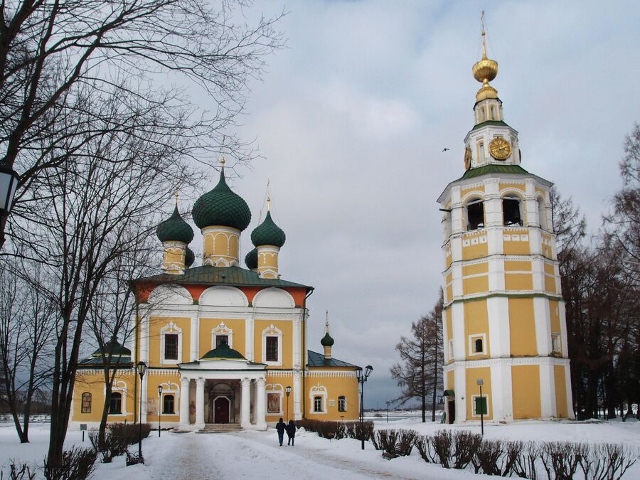 Спасо-Преображенский собор и колокольня в кремле