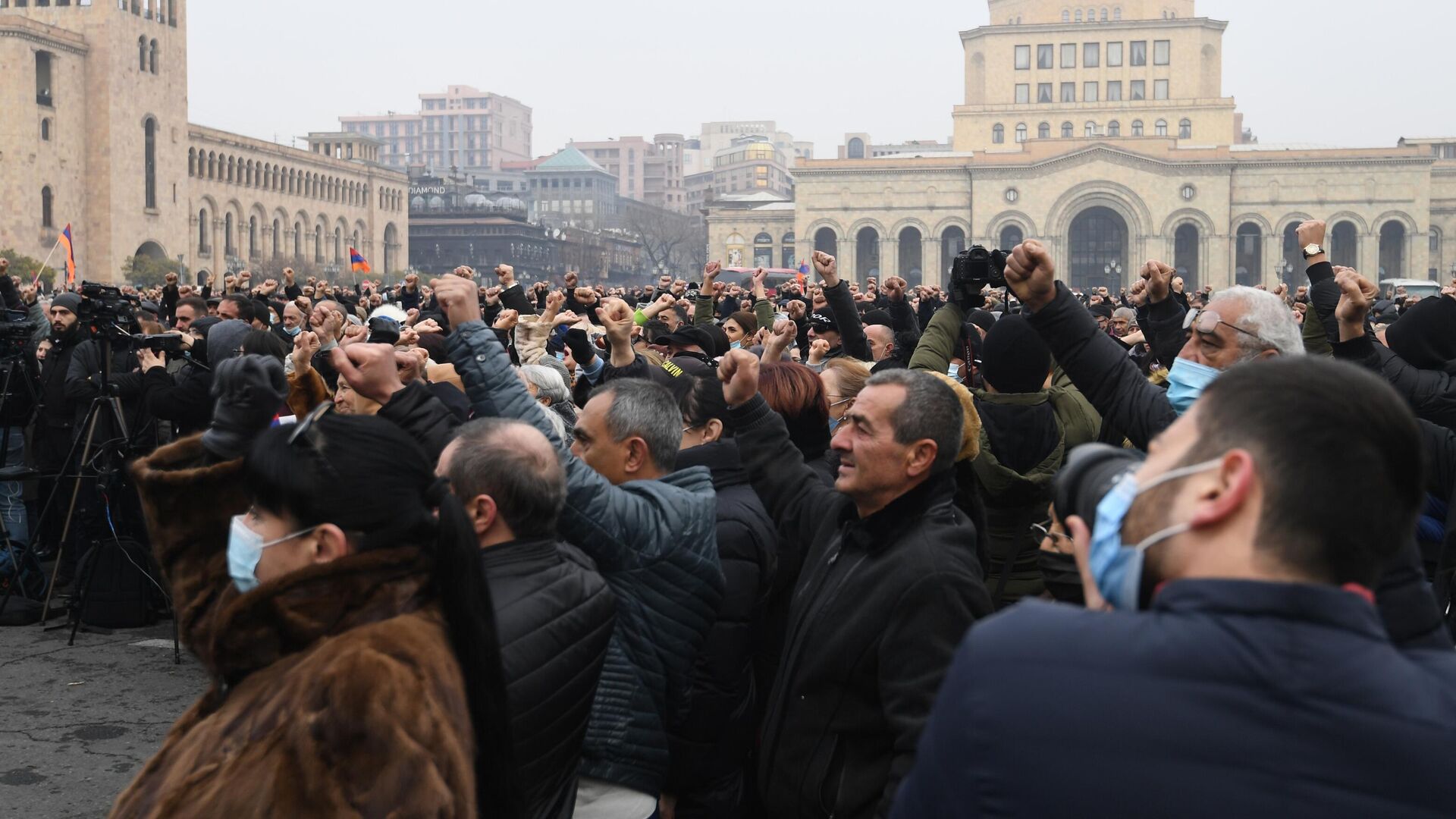 Противники премьер-министра Армении Никола Пашиняна проводят митинг на площади Республики в Ереване - РИА Новости, 1920, 28.01.2021