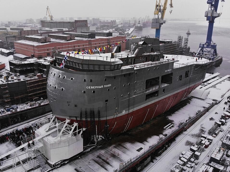 Церемония спуска на воду ледостойкой самодвижущейся платформы Северный полюс - РИА Новости, 1920, 28.12.2020