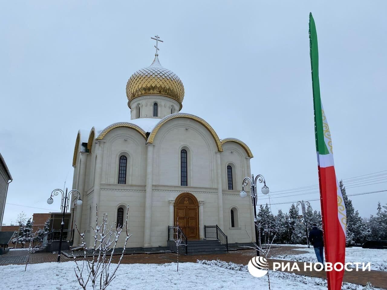 Храмовый комплекс из мечети и православной церкви на территории 46-й бригады Росгвардии в Чечне - РИА Новости, 1920, 23.12.2020