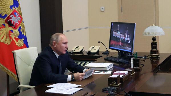 Президент России Владимир Путин проводит в режиме видеоконференции совместное заседание Государственного совета и Совета при президенте РФ по стратегическому развитию и национальным проектам