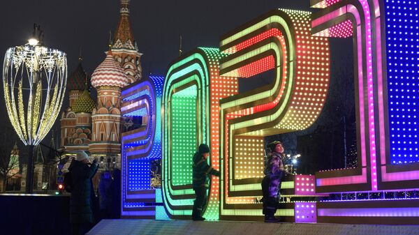Новогодняя инсталляция в парке Зарядье в Москве