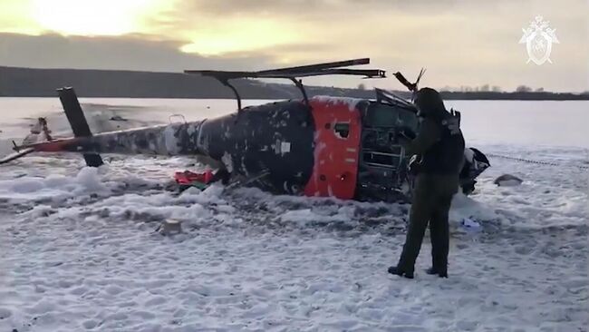 Место жесткой посадки вертолета под Воронежем. Кадр видео