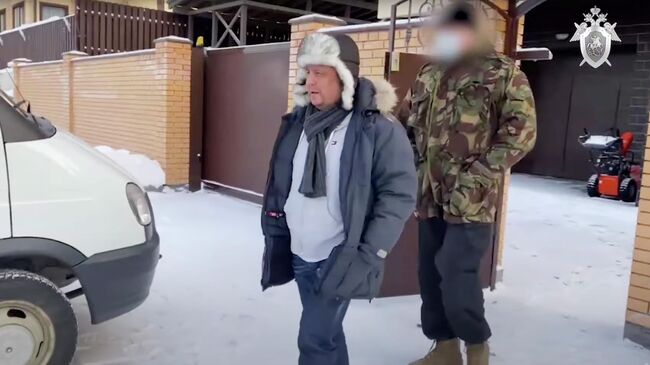 Задержание начальника ГКУ Территориальное управление автомобильных дорог Новосибирской области (ТУАД) Михаила Чуманова. Кадр видео