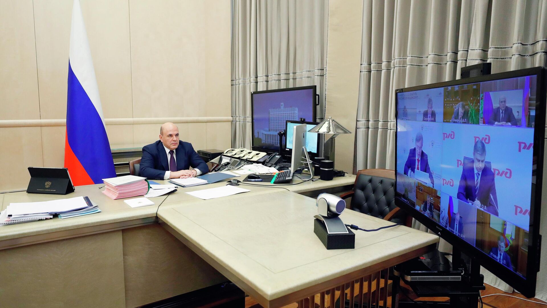 Председатель правительства РФ Михаил Мишустин проводит в режиме видеоконференции совещание с членами кабинета министров РФ - РИА Новости, 1920, 24.12.2020