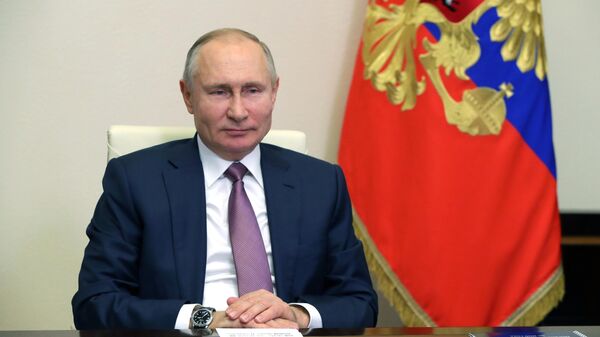 Президент России Владимир Путин проводит в режиме видеоконференции заседание попечительского совета МГУ