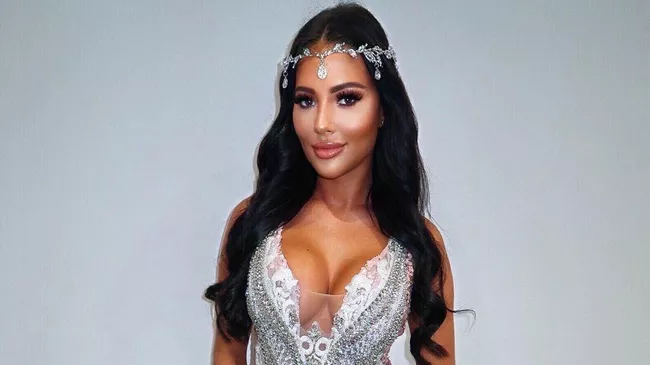 Yazmin Oukhellou