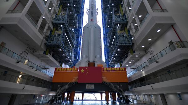 Ракета Long March-5 в космическом стартовом центре Вэньчан в провинции Хайнань