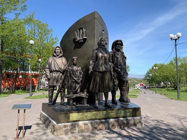 Памятник труженикам тыла 1941-1945 годов Памятник труженикам тыла 1941-1945 годов