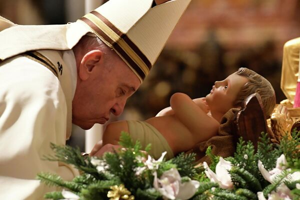 Папа Римский Франциск во время рождественской мессы в соборе святого Петра в Ватикане