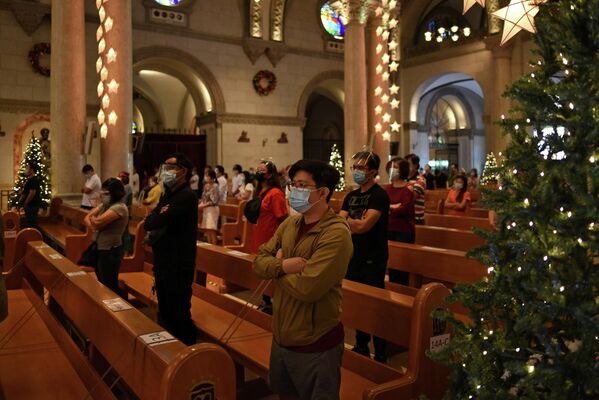 Рождественская месса в Кафедральном соборе Манилы, Филиппины