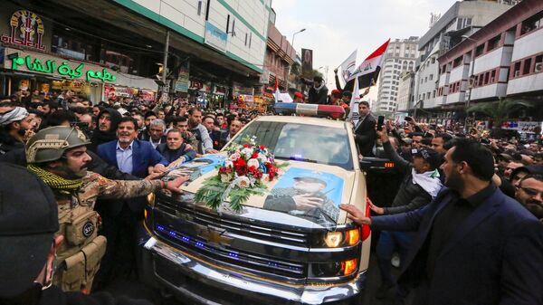 Похороны заместителя главы иракского шиитского ополчения Абу Махди аль-Мухандиса и иранского генерала Касема Сулеймани в Багдаде