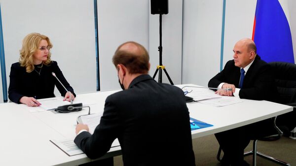 Председатель правительства РФ Михаил Мишустин выступает во время посещения научно-производственного центра компании Биокад в Стрельне