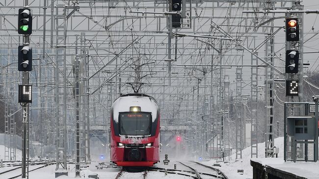 Поезд на станции Кунцевская МЦД-1 Белорусско-Савеловский в Москве