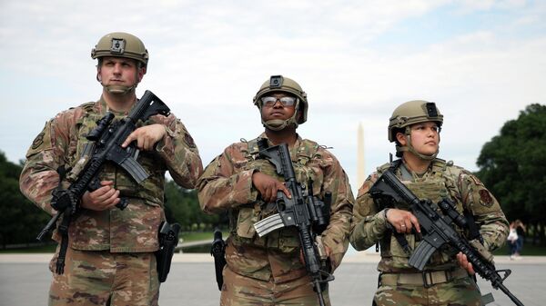 Американские военные и сотрудники Национальной гвардии