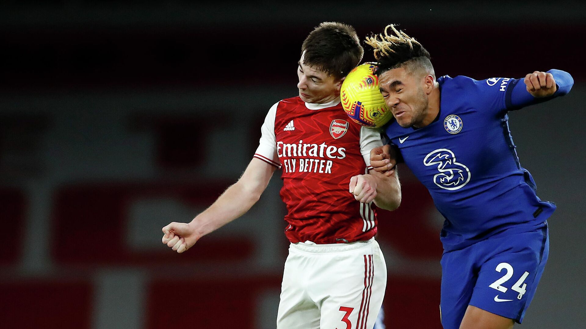 Arsenal's Scottish defender Kieran Tierney (L) and Chelsea's English defender Reece James compete during the English Premier League football match between Arsenal and Chelsea at the Emirates Stadium in London on December 26, 2020. (Photo by ANDREW BOYERS / POOL / AFP) / RESTRICTED TO EDITORIAL USE. No use with unauthorized audio, video, data, fixture lists, club/league logos or 'live' services. Online in-match use limited to 120 images. An additional 40 images may be used in extra time. No video emulation. Social media in-match use limited to 120 images. An additional 40 images may be used in extra time. No use in betting publications, games or single club/league/player publications. /  - РИА Новости, 1920, 26.12.2020