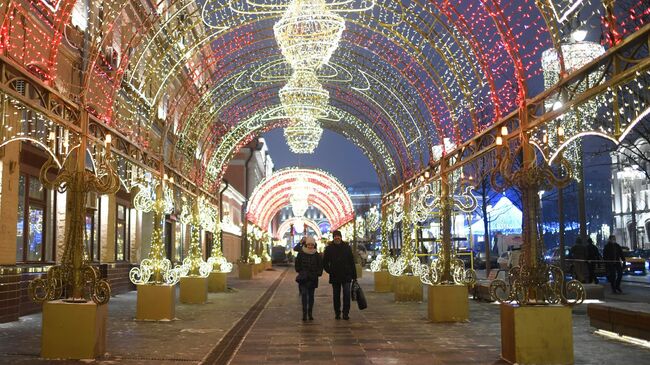 Новогодняя иллюминация на Новой площади в Москве