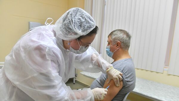 Вакцинация от COVID-19 в московской поликлинике