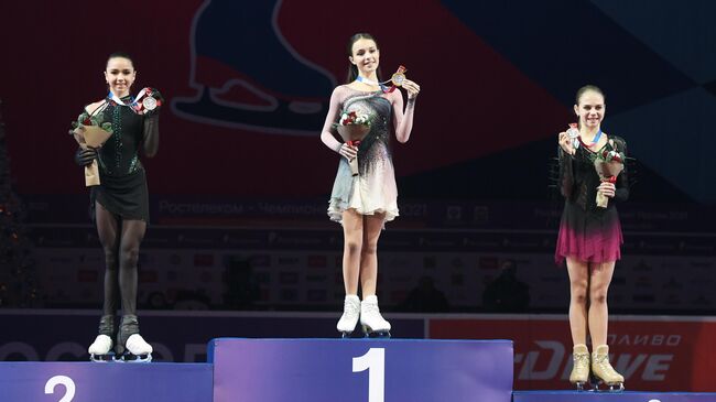 Призеры соревнований в женском одиночном катании на чемпионате России по фигурному катанию в Челябинске