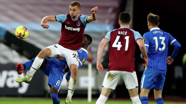 West Ham United's Czech midfielder Tomas Soucek (L) vies with Brighton's Ivorian midfielder Yves Bissouma (2nd L) during the English Premier League football match between West Ham United and Brighton and Hove Albion at The London Stadium, in east London on December 27, 2020. - The game finished 2-2. (Photo by PAUL CHILDS / POOL / AFP) / RESTRICTED TO EDITORIAL USE. No use with unauthorized audio, video, data, fixture lists, club/league logos or 'live' services. Online in-match use limited to 120 images. An additional 40 images may be used in extra time. No video emulation. Social media in-match use limited to 120 images. An additional 40 images may be used in extra time. No use in betting publications, games or single club/league/player publications. / 