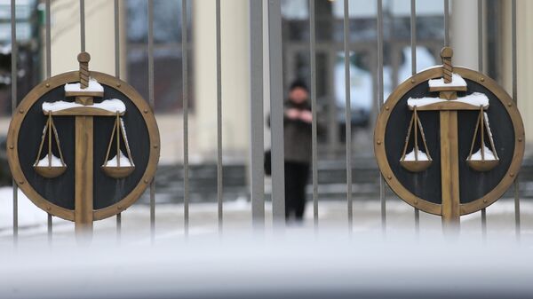 Решетка перед зданием Московского городского суда