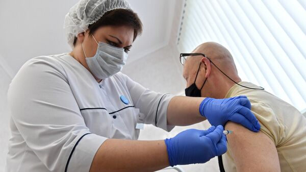 Вакцинация от COVID-19 для людей старше 60 лет в Москве