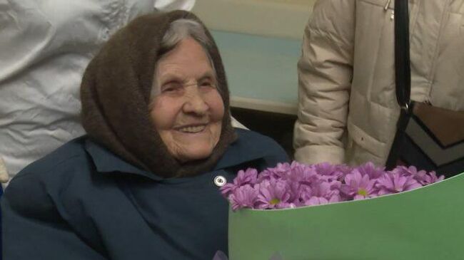 Поспокойнее надо быть: 101-летняя бабушка поборола COVID-19