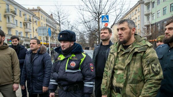 Правоохранители на месте стрельбы в Грозном