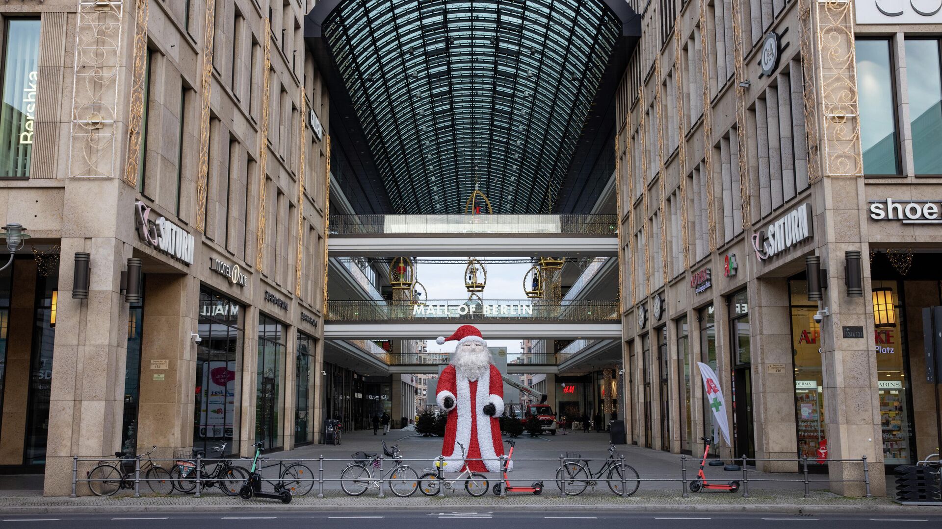 Торговый центр Mall of Berlin во время общенационального локдауна из-за второй волны пандемии коронавируса  - РИА Новости, 1920, 29.12.2020