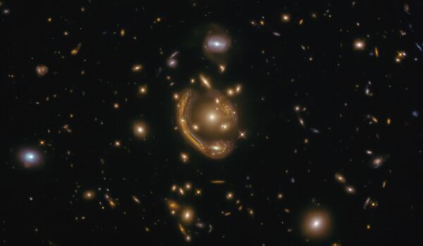 Галактика GAL-CLUS-022058s снятая телескопом Hubble