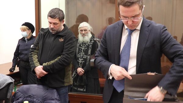 Бывший схимонах Сергий в Басманном суде Москвы, где ему должны избрать меру пресечения