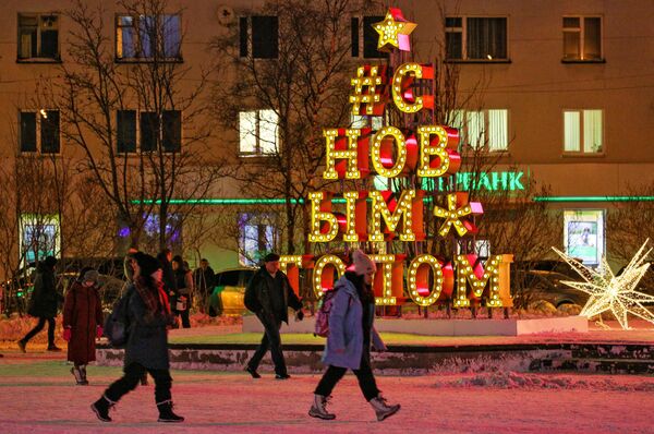 Новогодние инсталляции на площади Пять углов в Мурманске