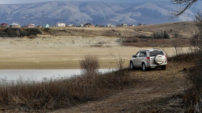 Берег Аянского водохранилища в Крыму