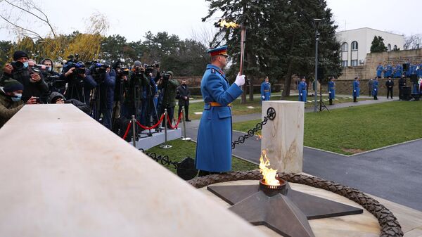 Церемония зажжения Вечного огня на Кладбище освободителей в Белграде, Сербия