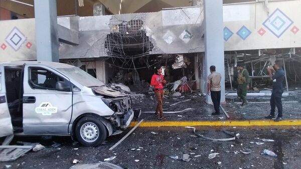 Последствия взрыва в аэропорту города Аден, Йемен