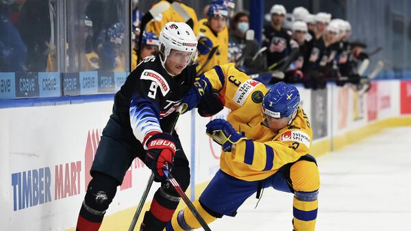 Матч молодежного чемпионата мира по хоккею между сборными США и Швеции