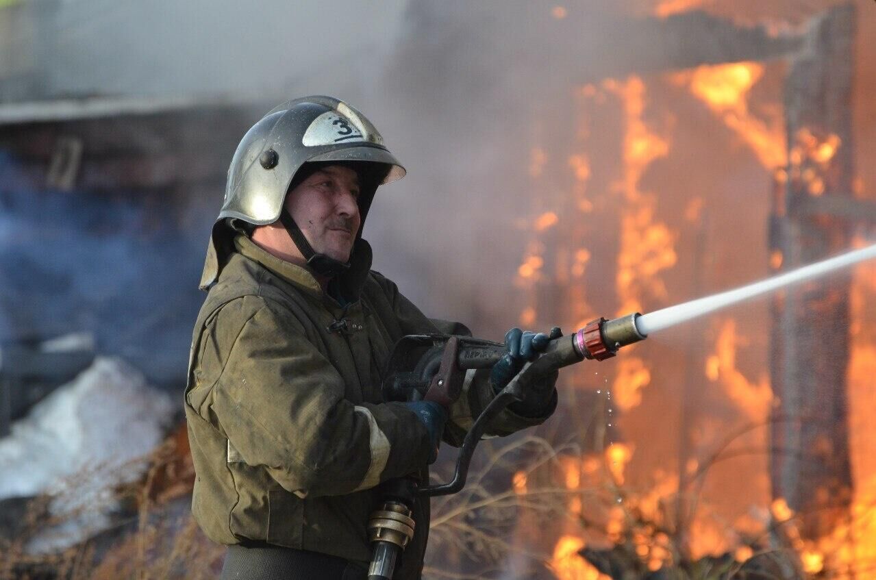 Ликвидация пожара в городе Бородино Красноярской области, где погибли три человека - РИА Новости, 1920, 03.01.2021