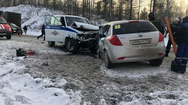 На месте ДТП в Челябинской области, где сотрудники ДПС преградили дорогу ехавшей в автобус с детьми иномарке