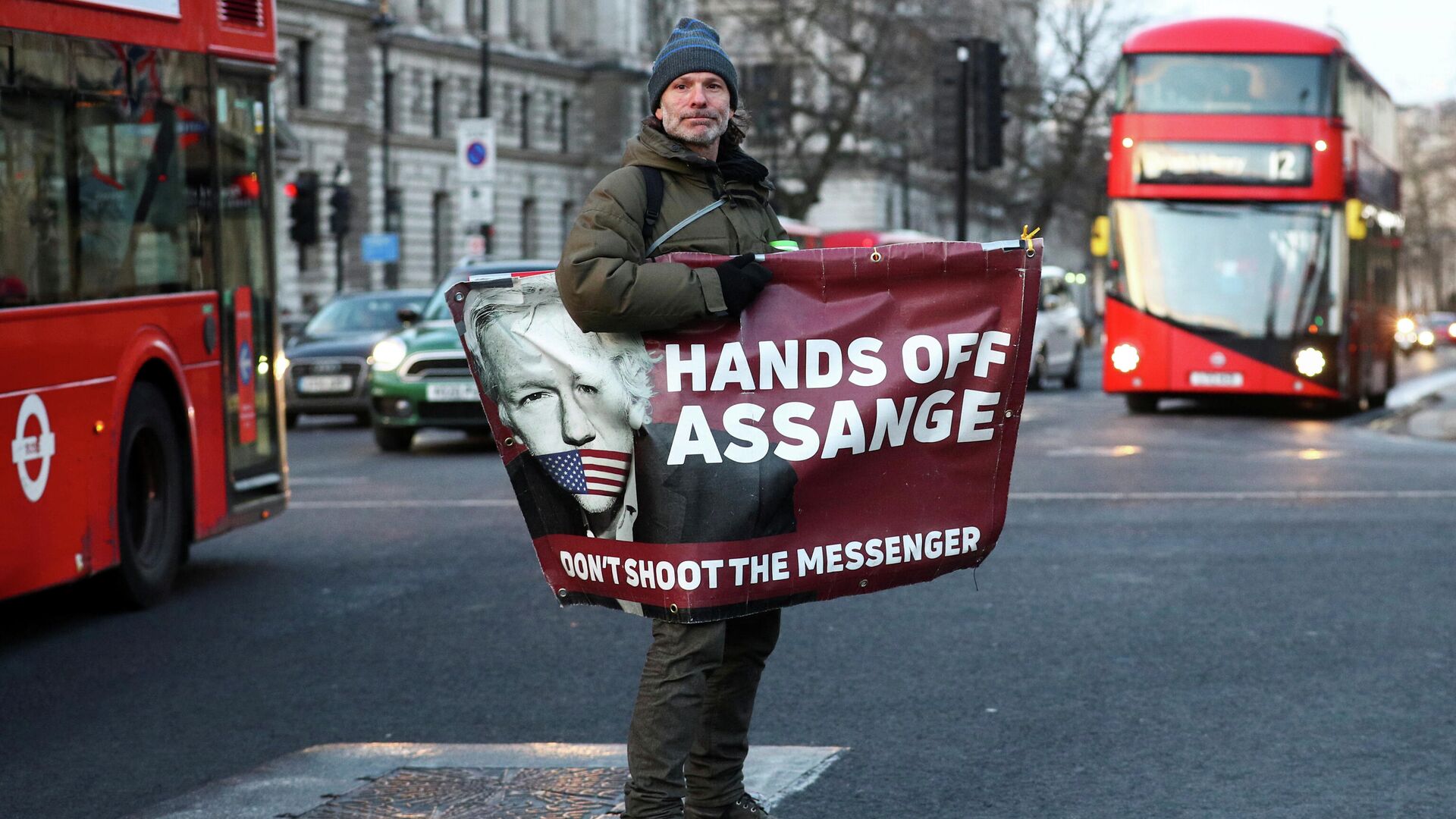 Акция в поддержку основателя WikiLeaks Джулиана Ассанжа возле Центрального уголовного суда в Лондоне - РИА Новости, 1920, 04.01.2021
