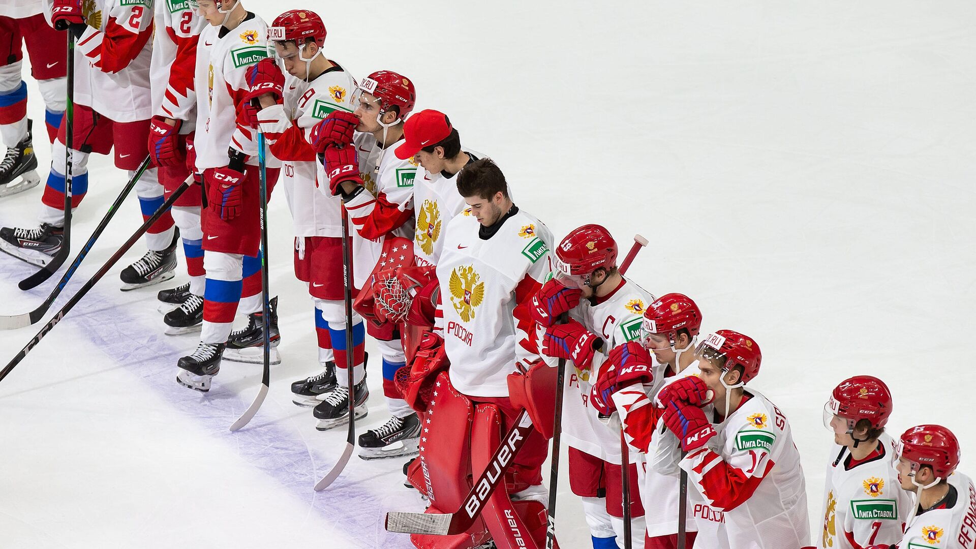 EDMONTON, AB - JANUARY 04: Team Russia reacts after losing to Canada during the 2021 IIHF World Junior Championship semifinals at Rogers Place on January 4, 2021 in Edmonton, Canada.   Codie McLachlan/Getty Images/AFP - РИА Новости, 1920, 05.01.2021