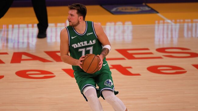 LOS ANGELES, CA - DECEMBER 25: Luka Doncic #77 of the Dallas Mavericks plays the Dallas Mavericks at Staples Center on December 25, 2020 in Los Angeles, California.   John McCoy/Getty Images/AFP