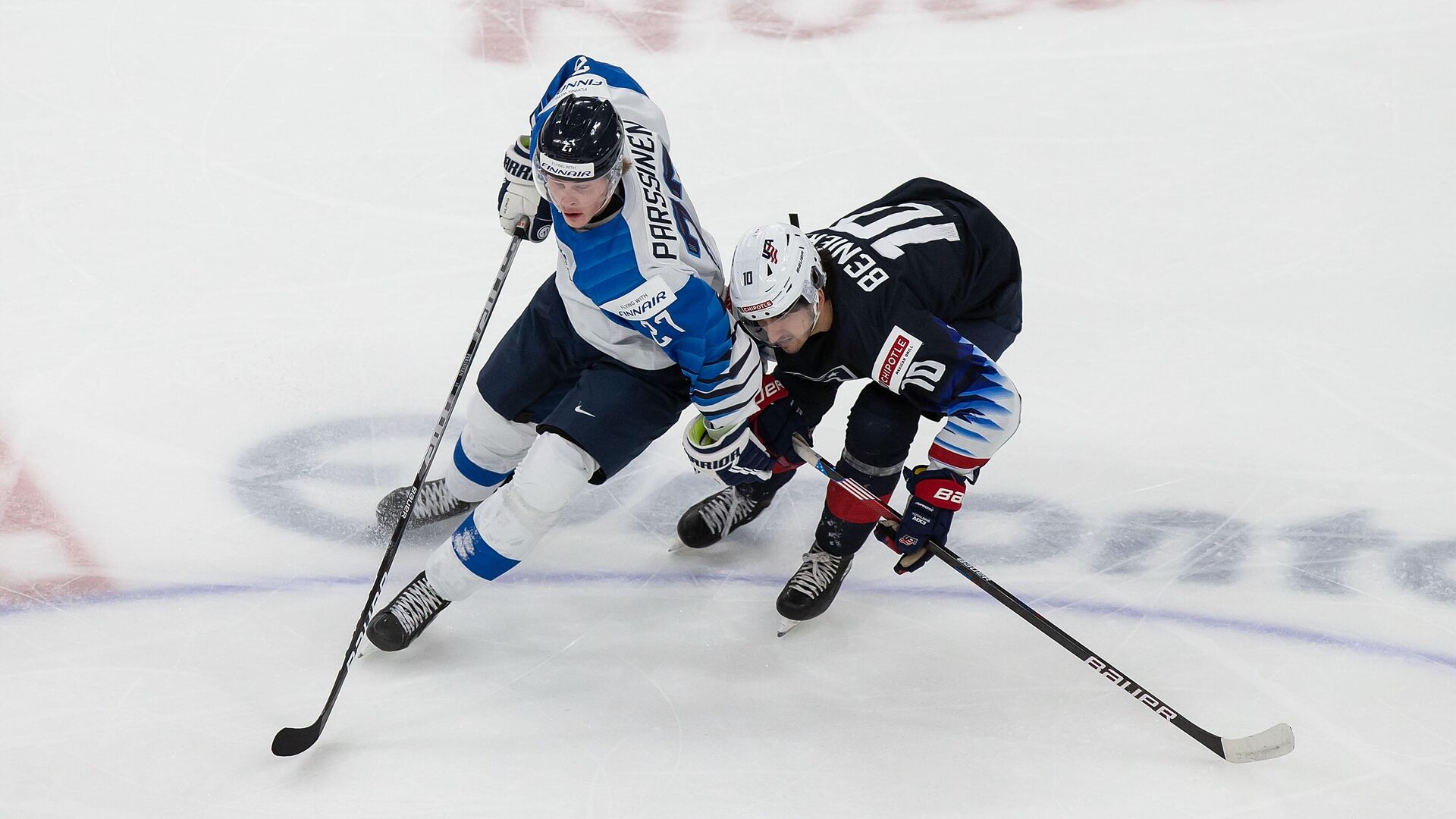EDMONTON, AB - JANUARY 04: Matthew Beniers #10 of the United States skates against Juuso Parssinen #27 of Finland during the 2021 IIHF World Junior Championship semifinals at Rogers Place on January 4, 2021 in Edmonton, Canada.   Codie McLachlan/Getty Images/AFP - РИА Новости, 1920, 05.01.2021