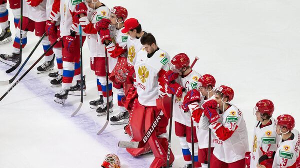 Хоккеисты сборной России после матча МЧМ с канадцами