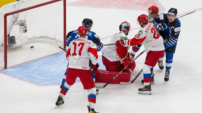 EDMONTON, AB - JANUARY 05: Goaltender Yaroslav Askarov #1 of Russia reacts as Kasper Simontaival #29 and Anton Lundell #15 of Finland attack the net during the 2021 IIHF World Junior Championship bronze medal game at Rogers Place on January 5, 2021 in Edmonton, Canada.   Codie McLachlan/Getty Images/AFP